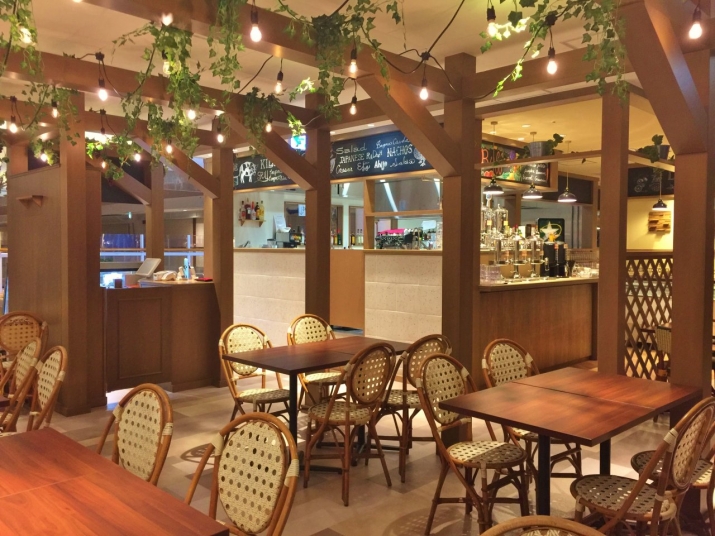 Cafe Colina 小田原ダイナシティ店